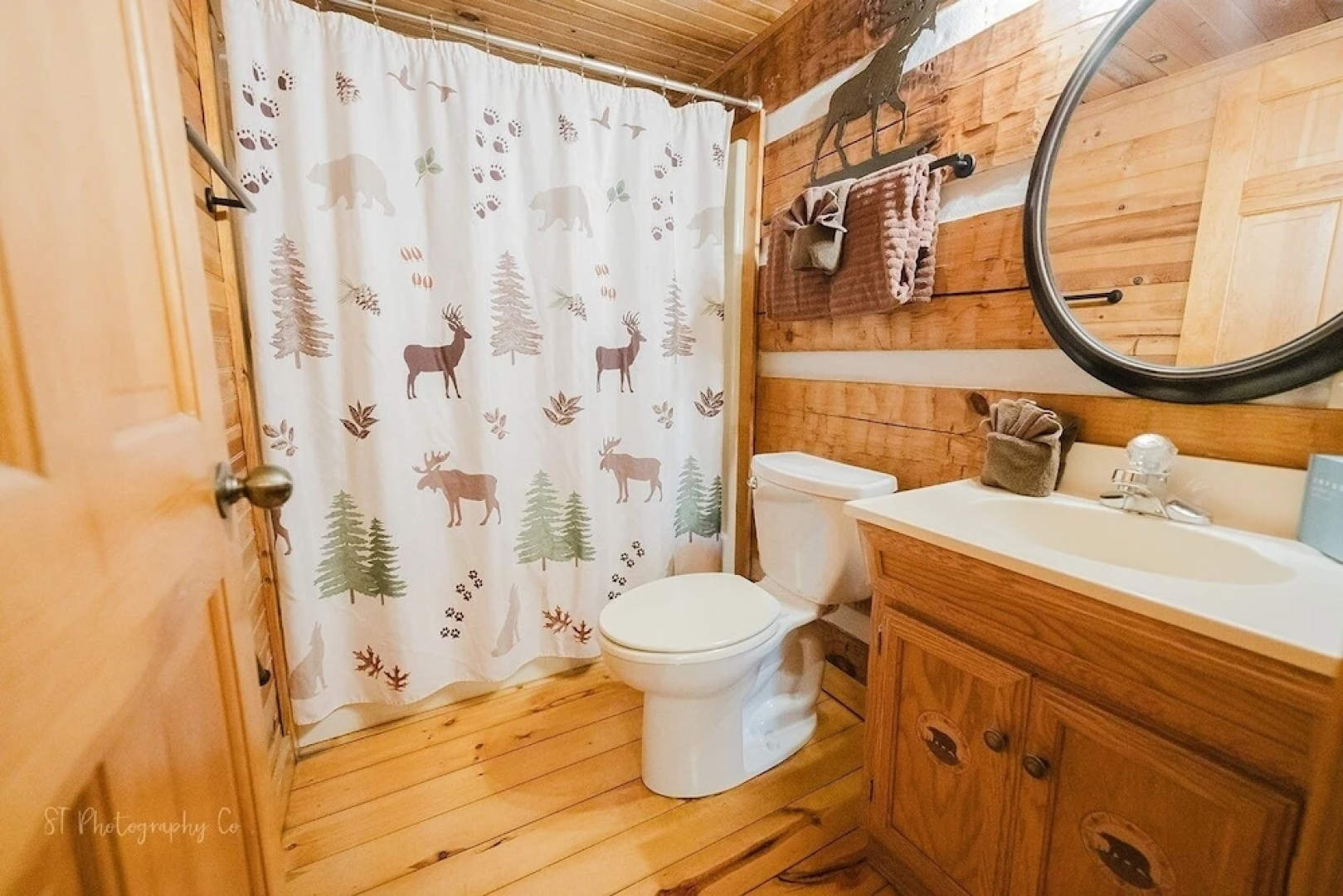A Slice Of Heaven 2 Bedroom Cabin by RedAwning