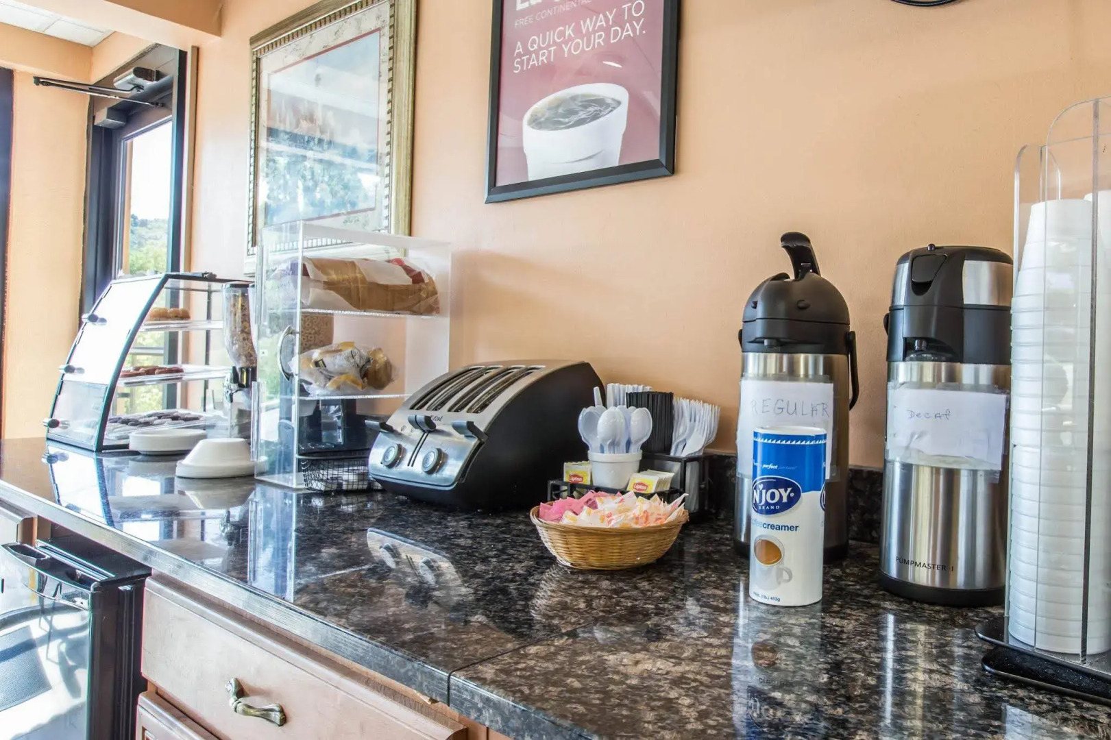 Econo Lodge Biltmore