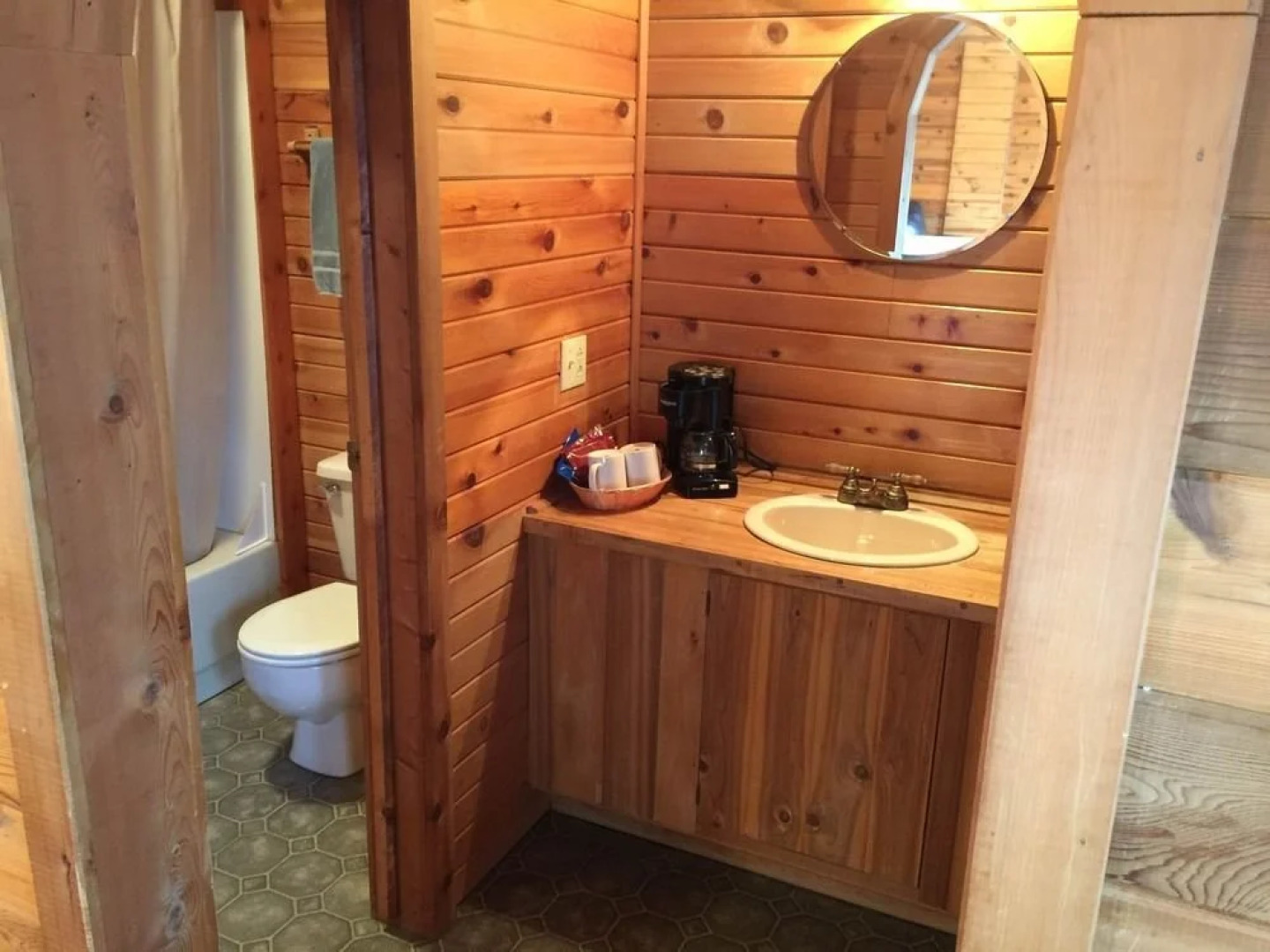 Whistling Swan Motel