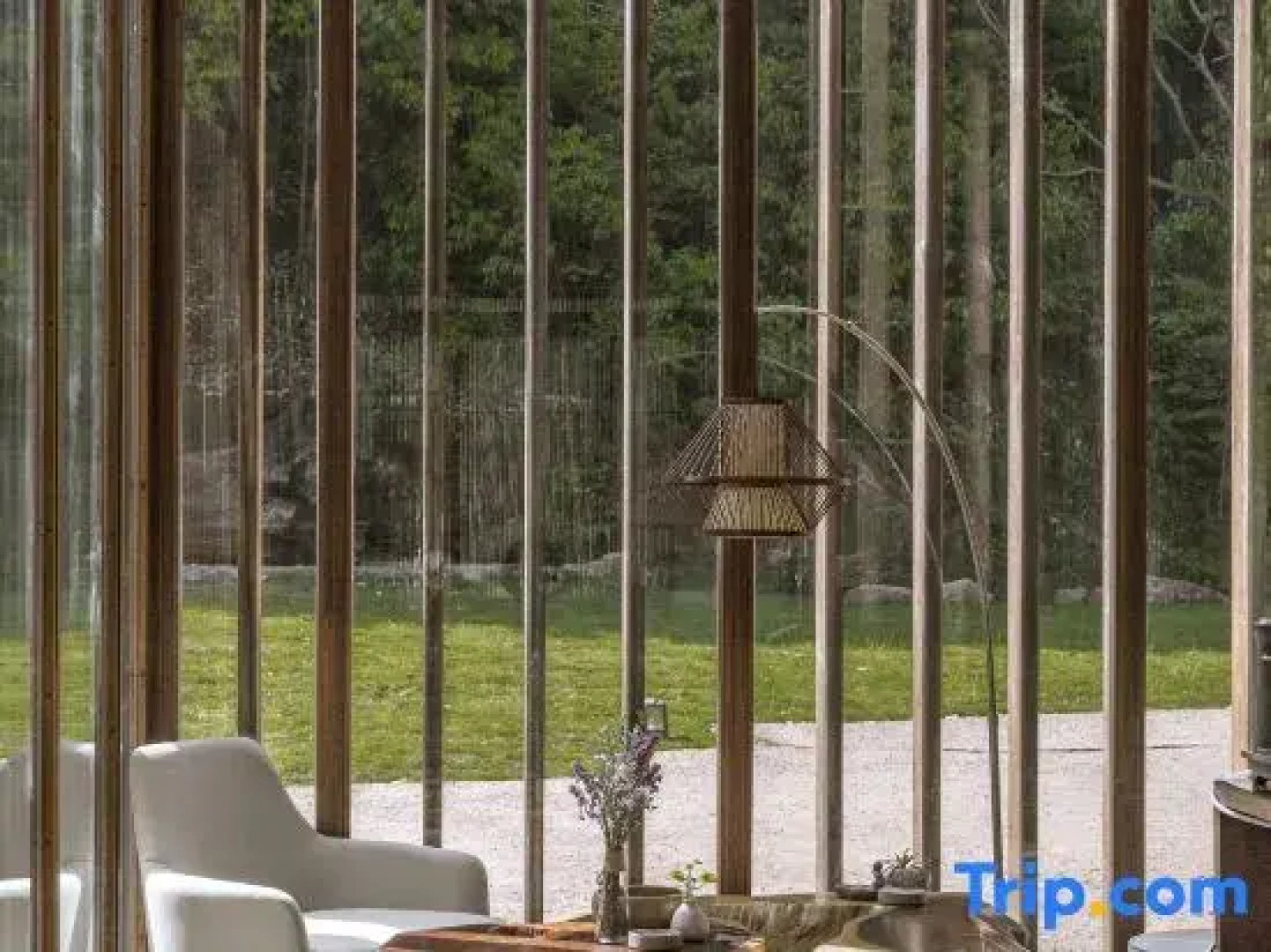 Zizai Pingjiang Wild Luxury Resort