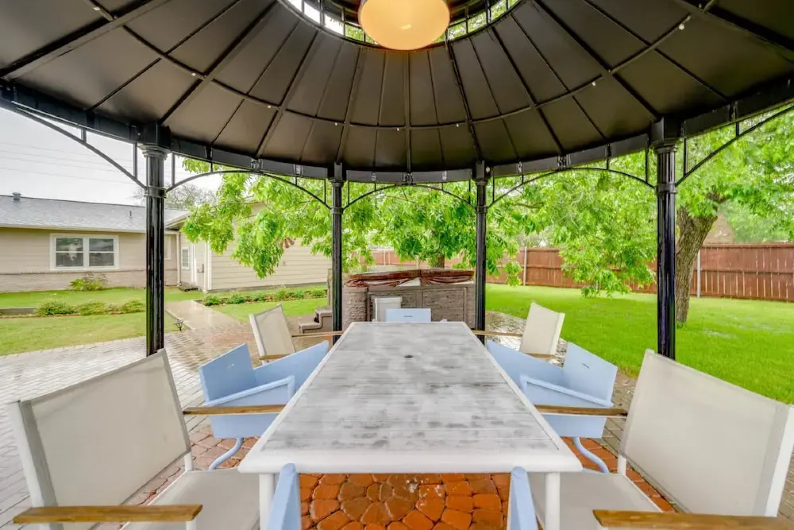 5 2 two Kings hot tub Firepit 16min to Wine Trail Nearby Pickleball Courts Pool