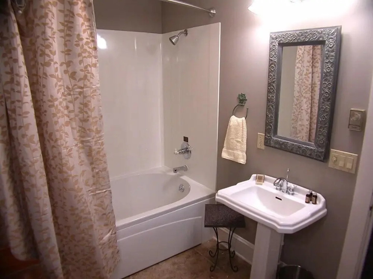 Mountaintop Lodge at Lake Naomi