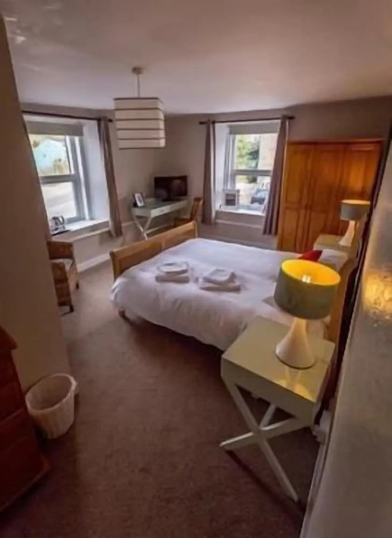 The Halfway House Pub and Kitchen