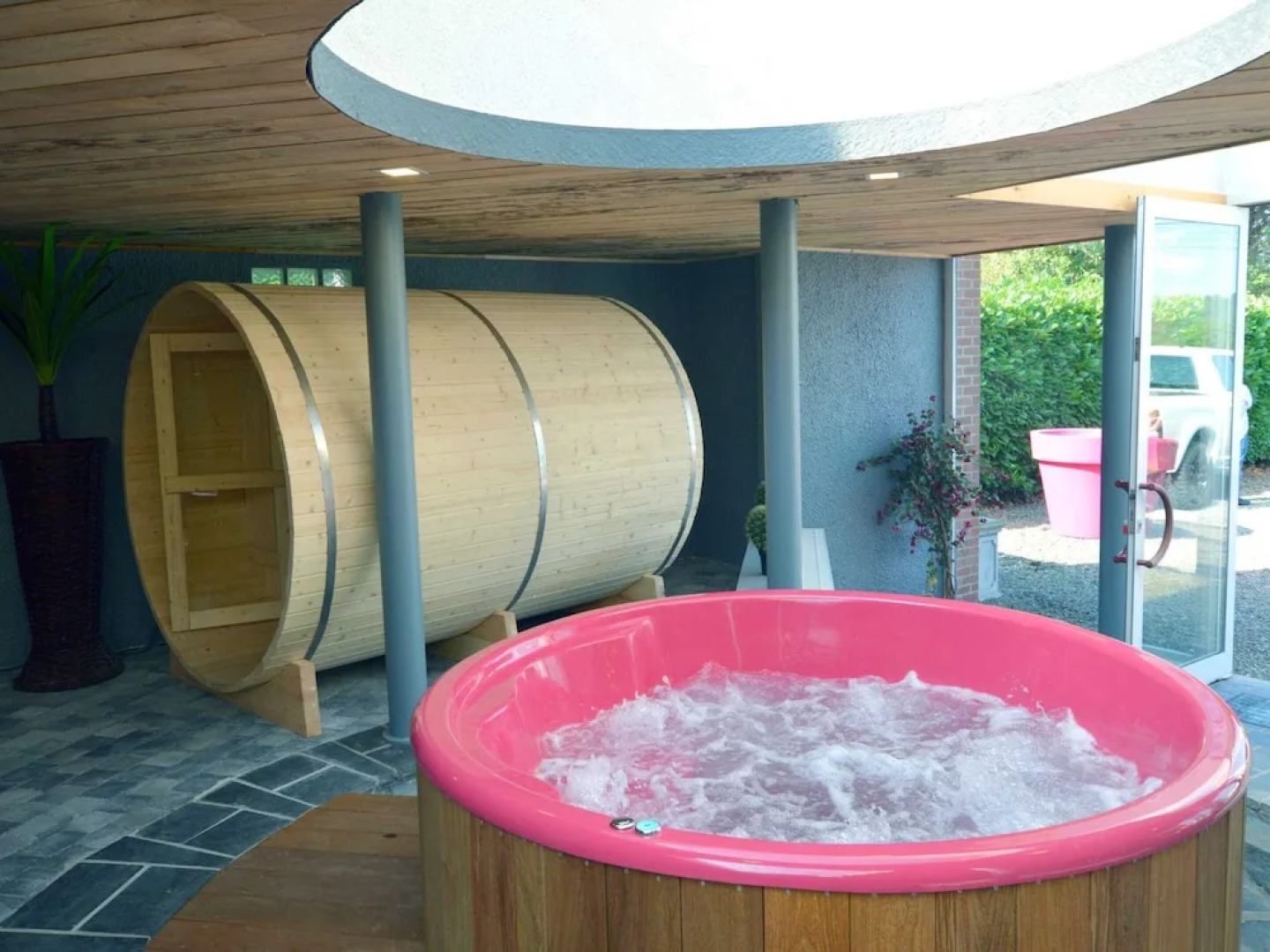 Superb House for Family Group with Swimming Pool, Sauna, Hot Tub, Billiards