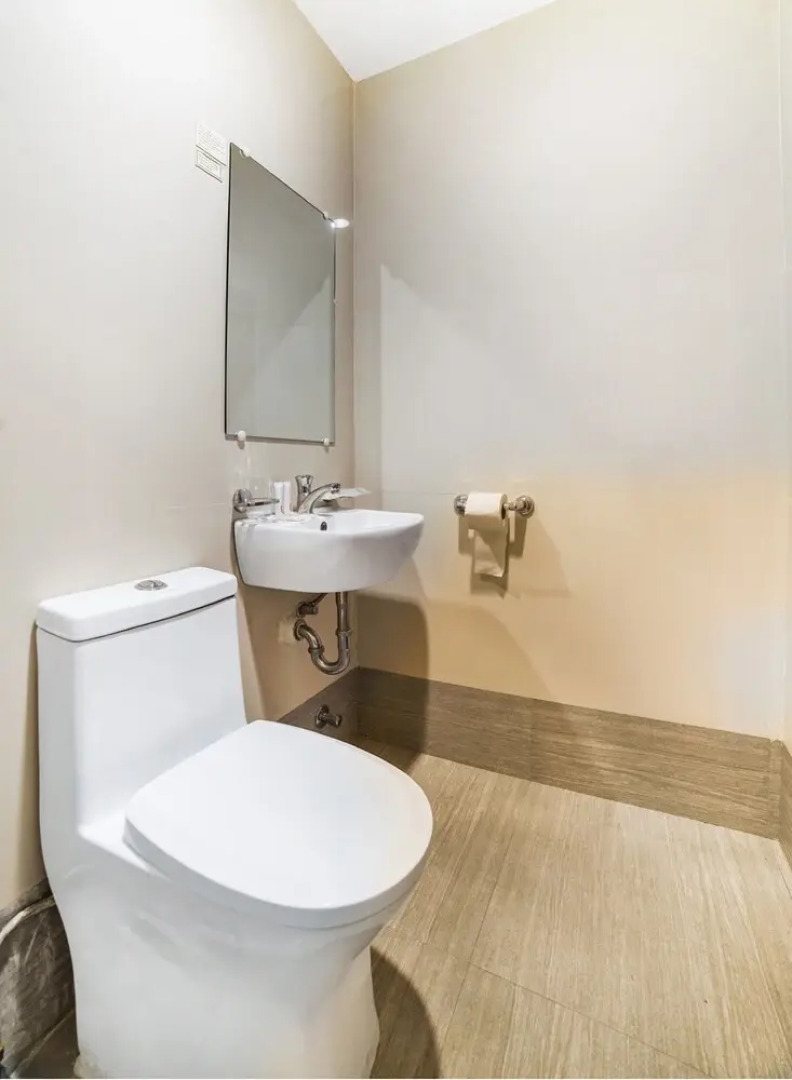 OYO 256 Sakura Suites