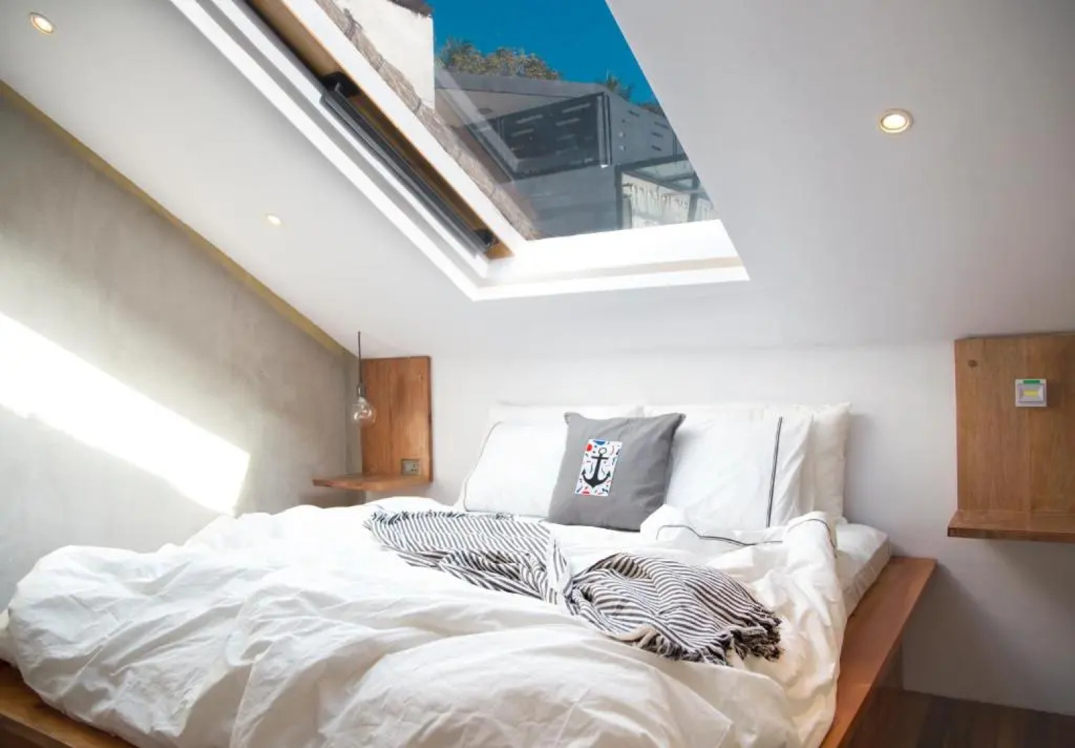 Flores Passport House