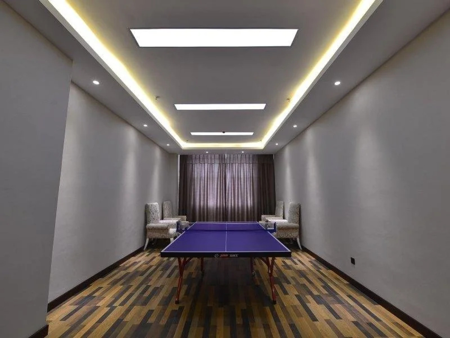 Huang He  International   Hotel