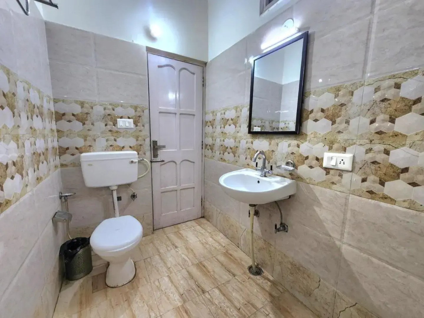 OYO 27648 Kasauli Greens