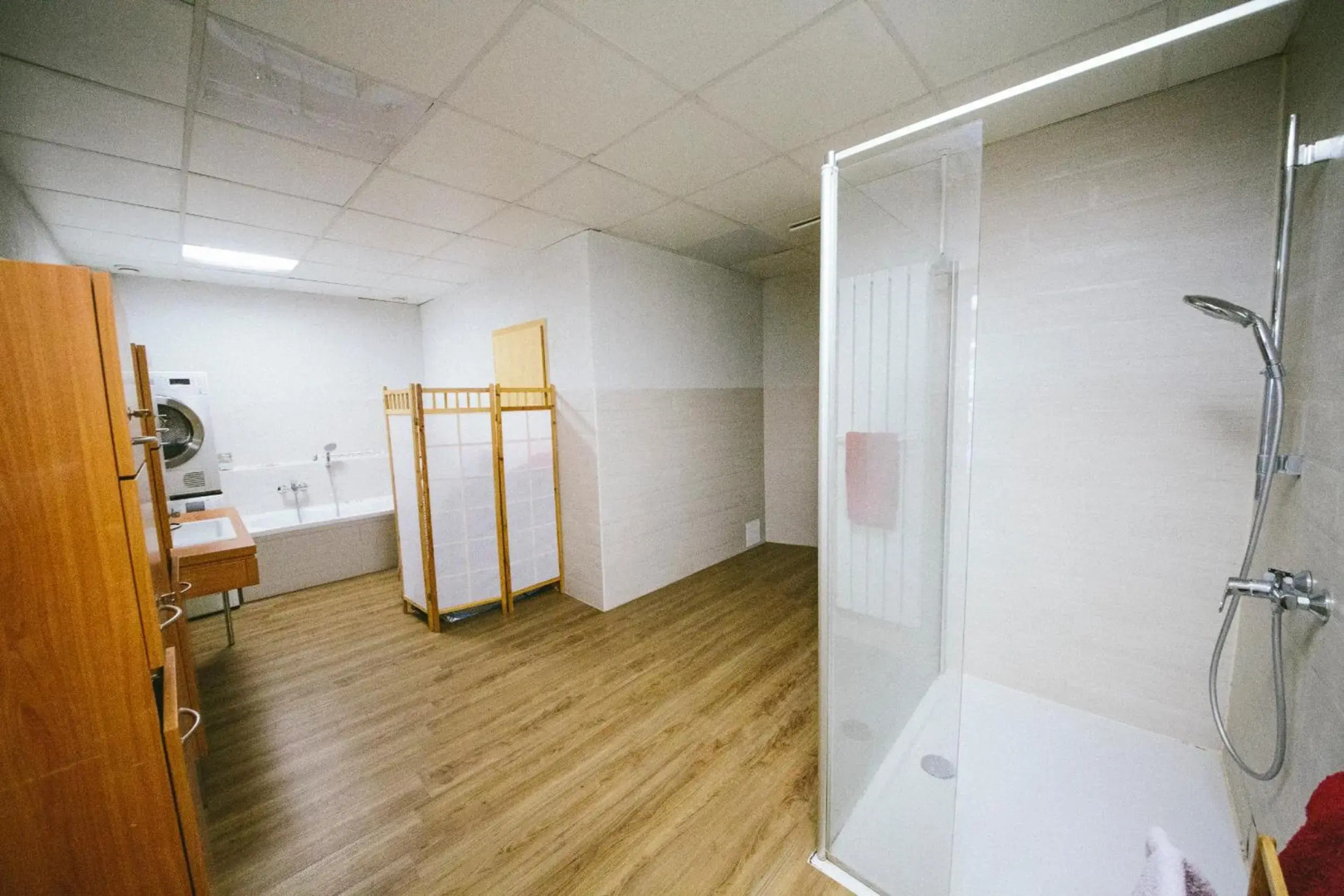 Whirlpool, Fußbodenheizung, Nintendo NES, Netflix, Wintergarten & Workspace