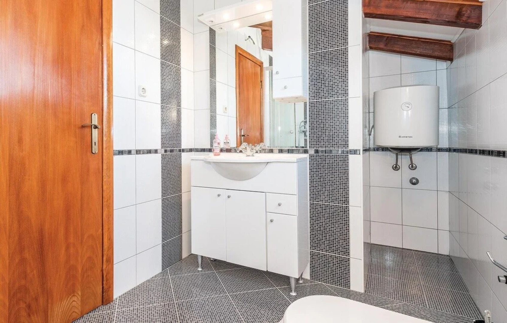 Amazing Home in Lozovac With Wifi and 3 Bedrooms