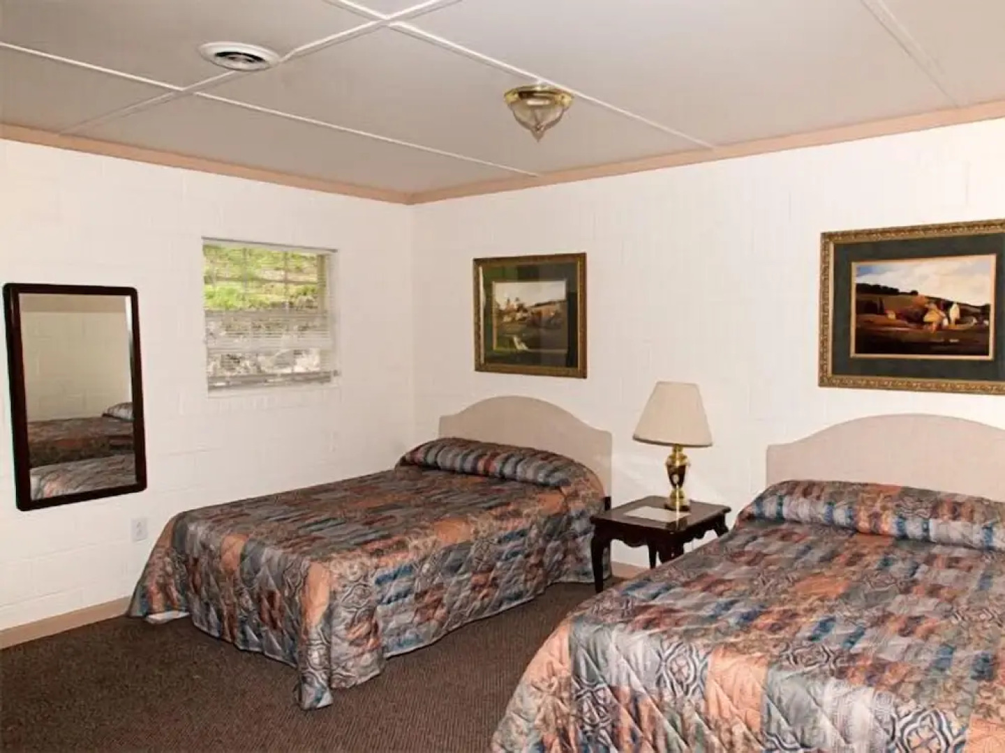 Lakeside Resort-Lakeside Cabins