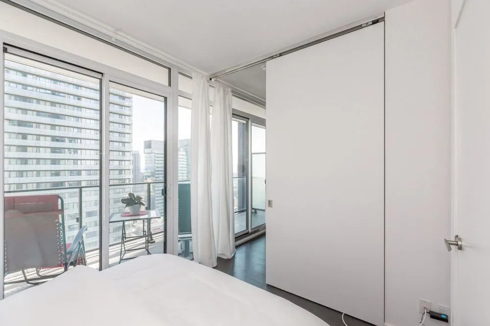 Noel Suites- Peter and Richmond St West