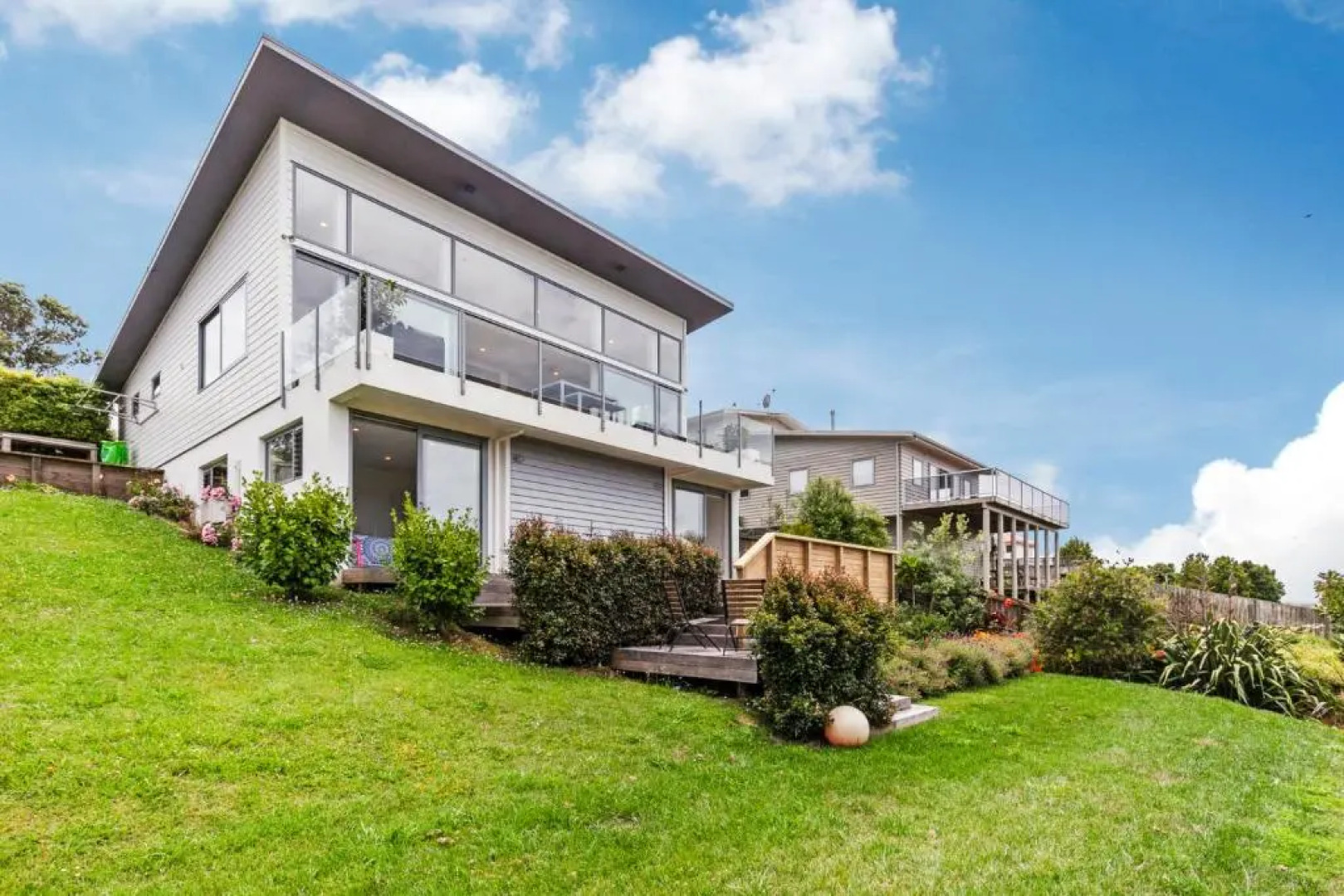 Slice of Paradise - Gulf Harbour Holiday Home