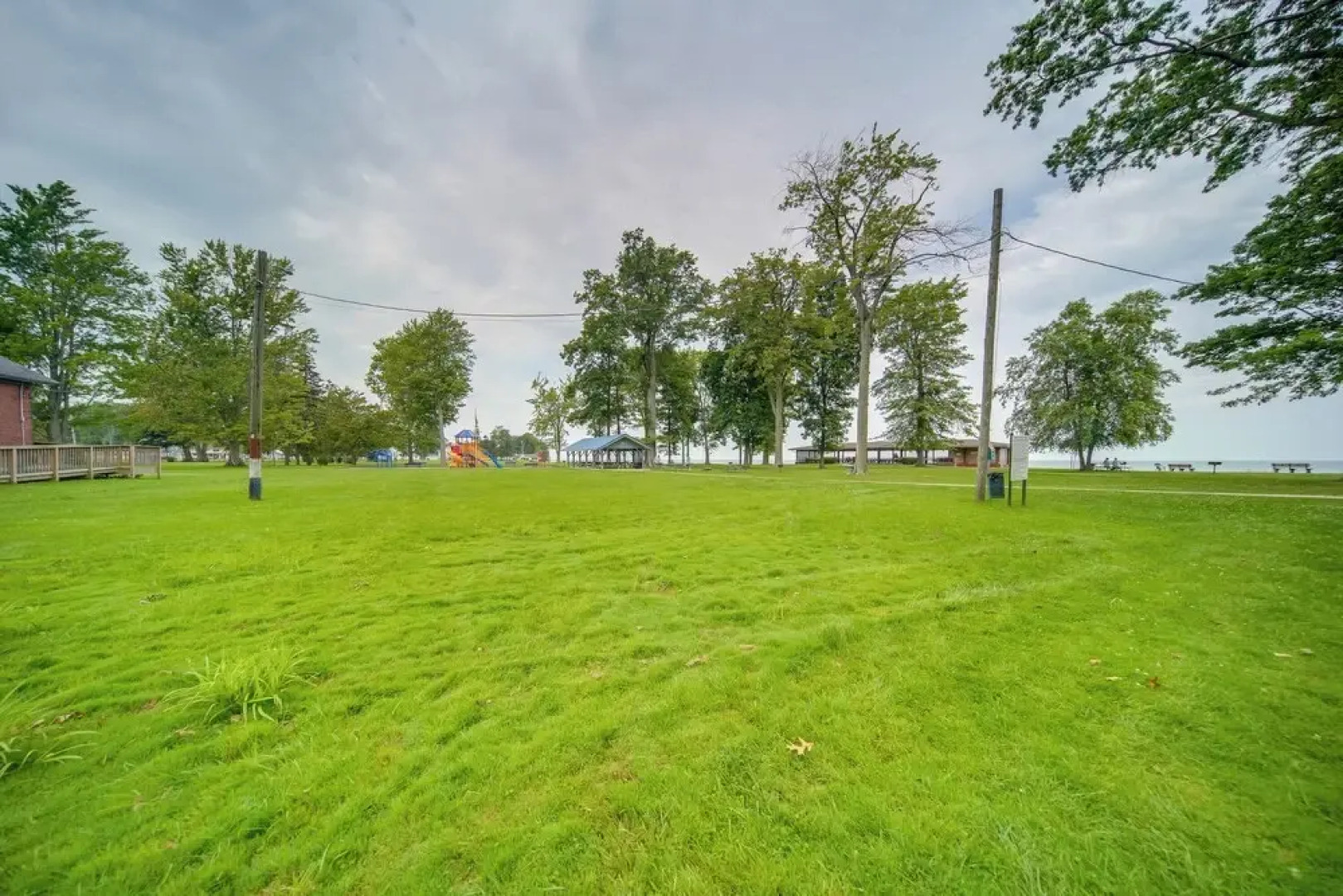 Pet-friendly Lake Erie Cottage - Walk to the Water