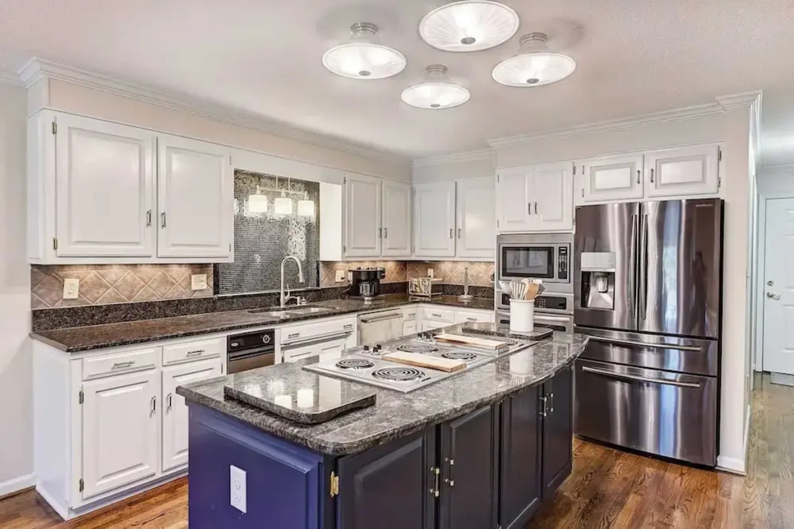 Lakefront Home Private Dock, Tiki Bar, Firepit Shore to Please by Avantstay