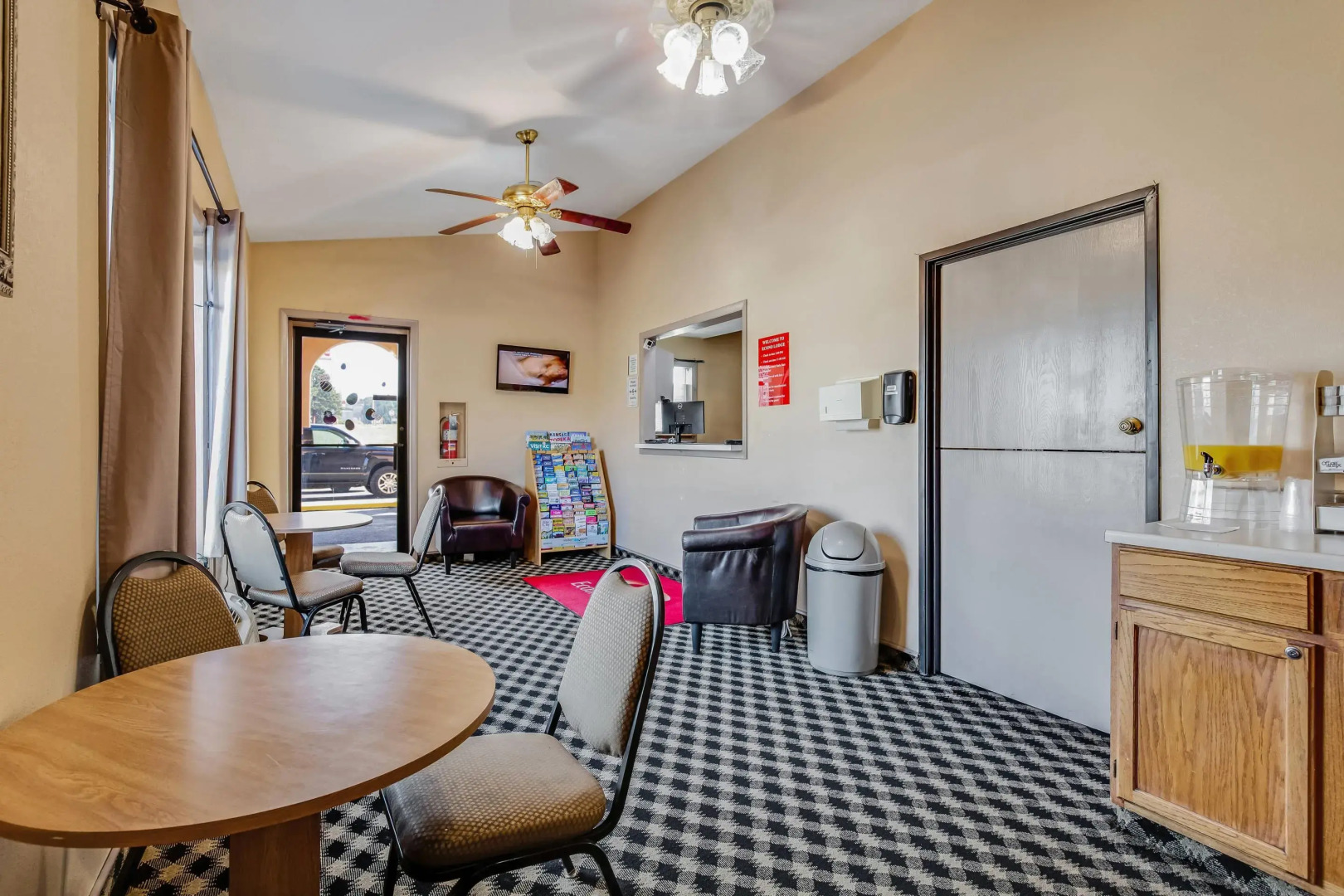 Econo Lodge Junction City I-70 Near Fort Riley