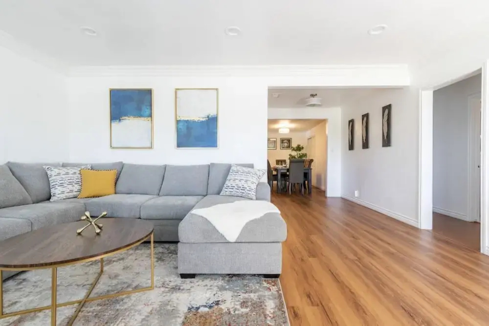 Charming Spacious Home - Modern Comforts, Prime Location