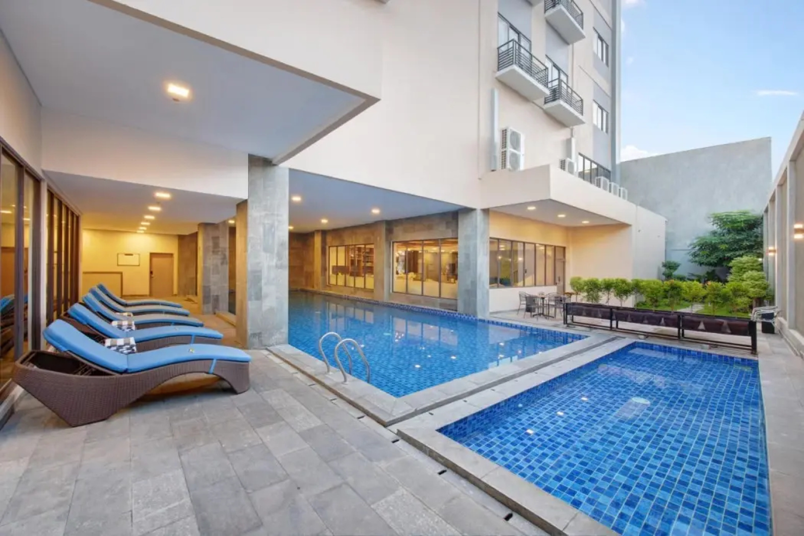 Aston Palu Hotel & Conference Center
