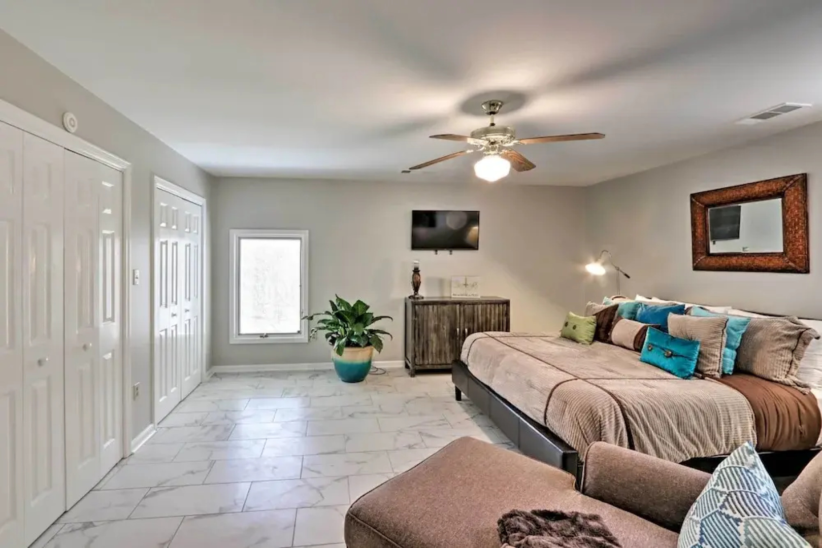 Quiet Memphis Home on 20 Acres: 10 Mi to Downtown!