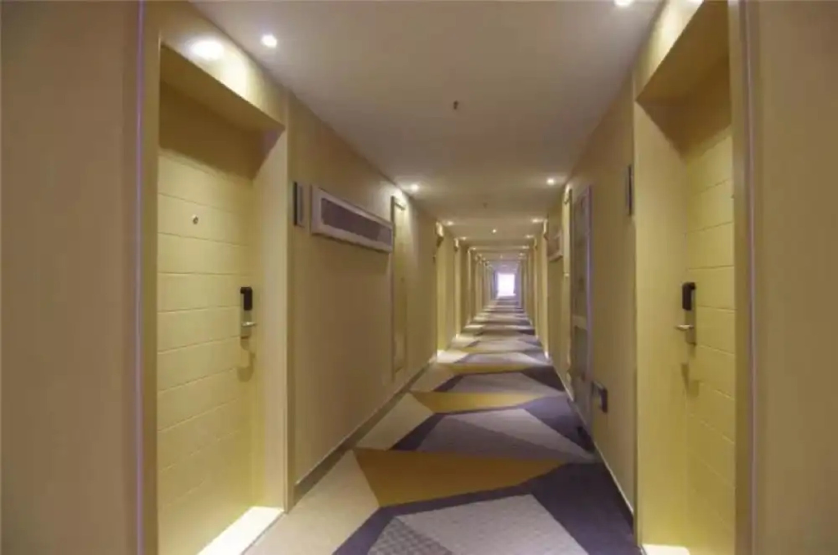 Poltton International Apartment Luohe