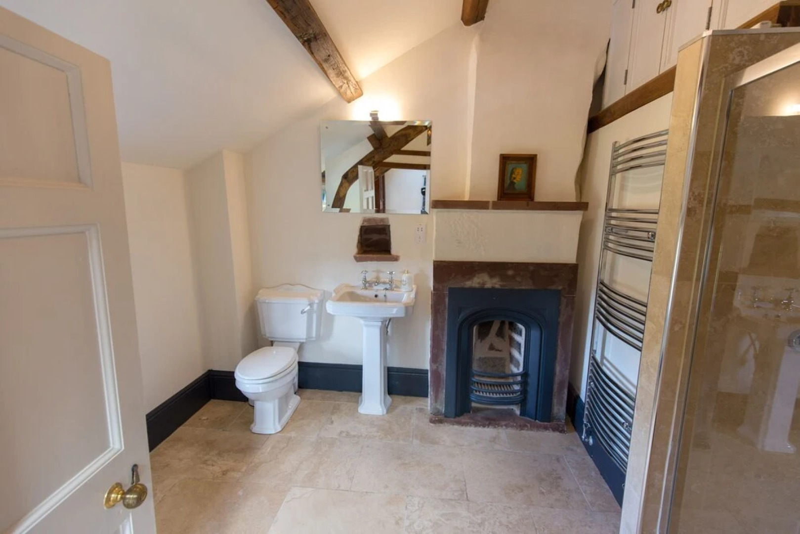 HAILE HALL Private Wing 4 Ensuite Bedrms