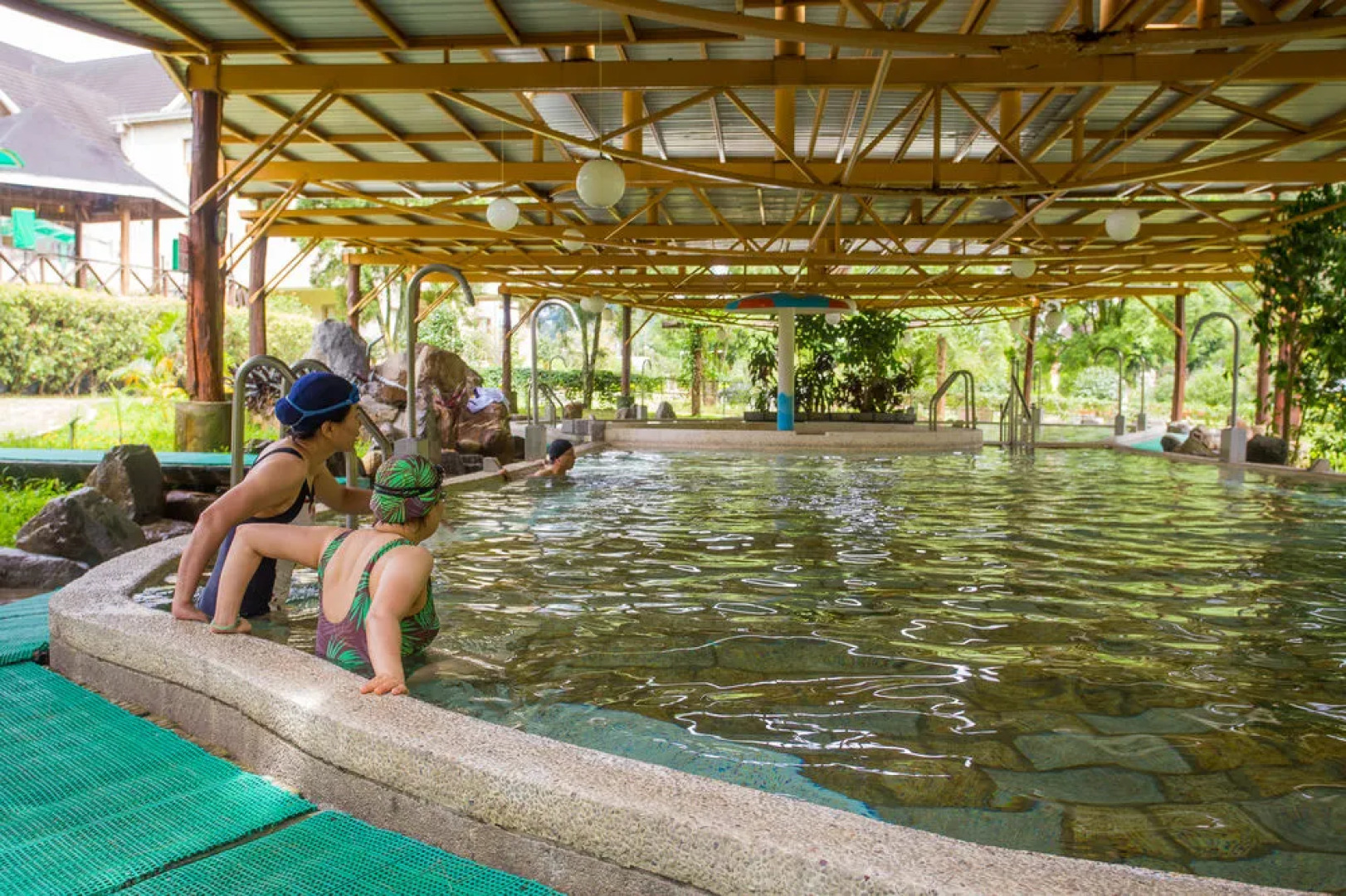 CRYSTAL RESORT - Continental Club