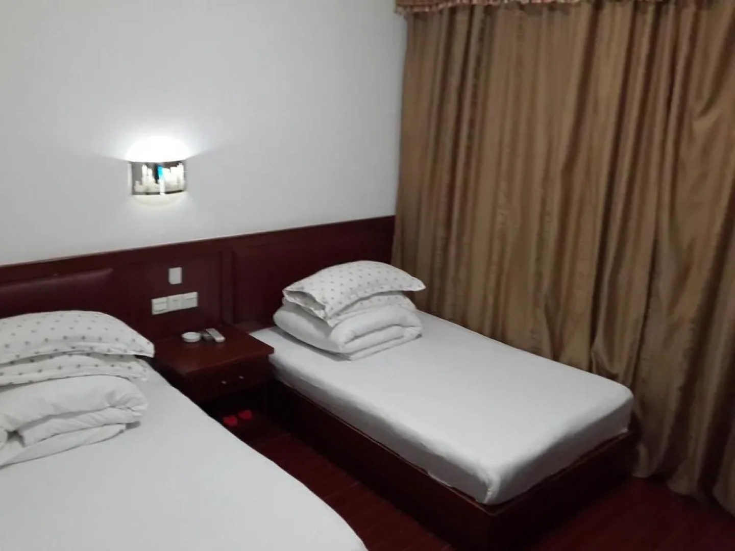Fenghua Huangfu Hostel