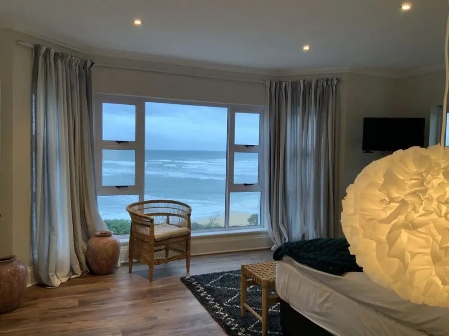 Sunshine Modern Retreat