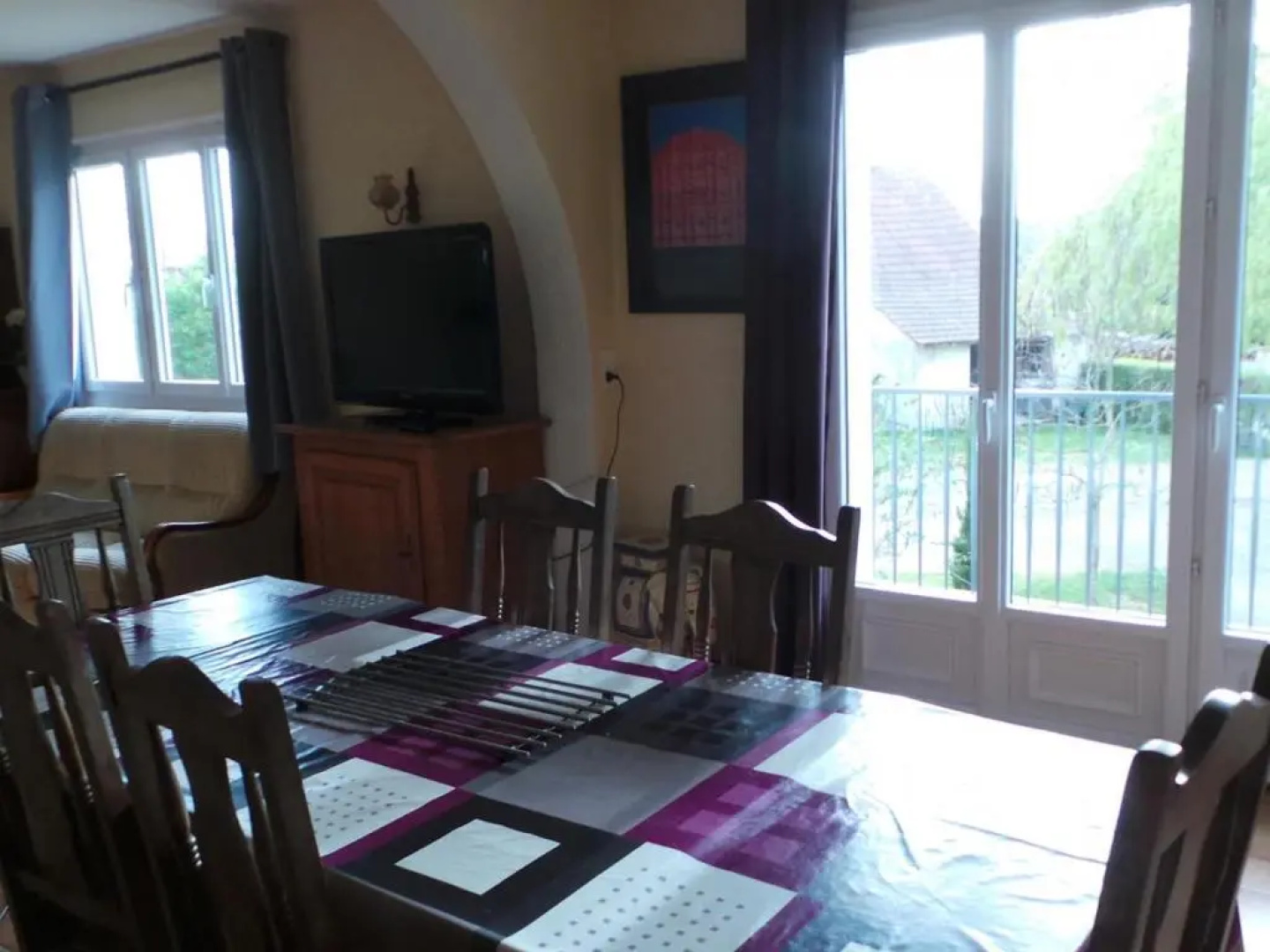Gîte Creuzier-le-Neuf, 4 pièces, 6 personnes - FR-1-489-76