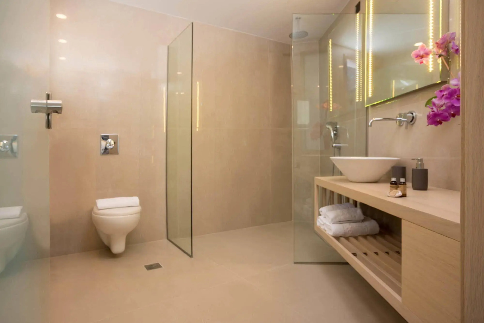 Oscar Suites & Village