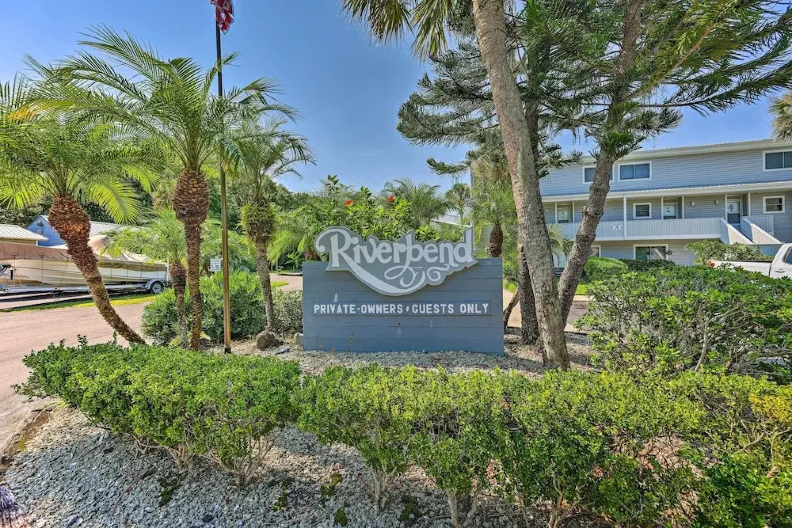 Pool Access & Lanai: Riverfront Welaka Condo!