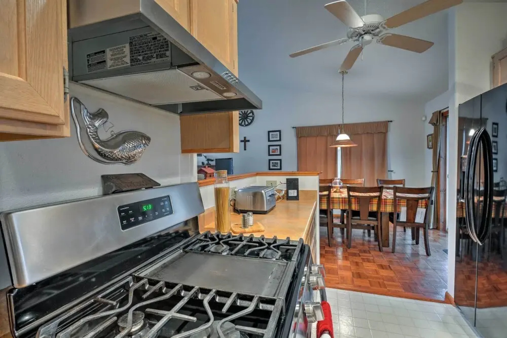 1 Mi Odell Lake: Munds Park Home w/ 3 Decks