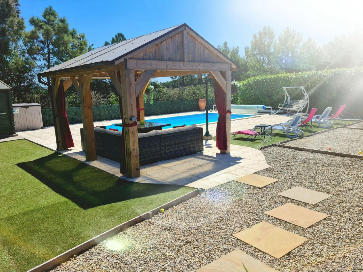 Tasteful Villa in Cambieure with Jacuzzi