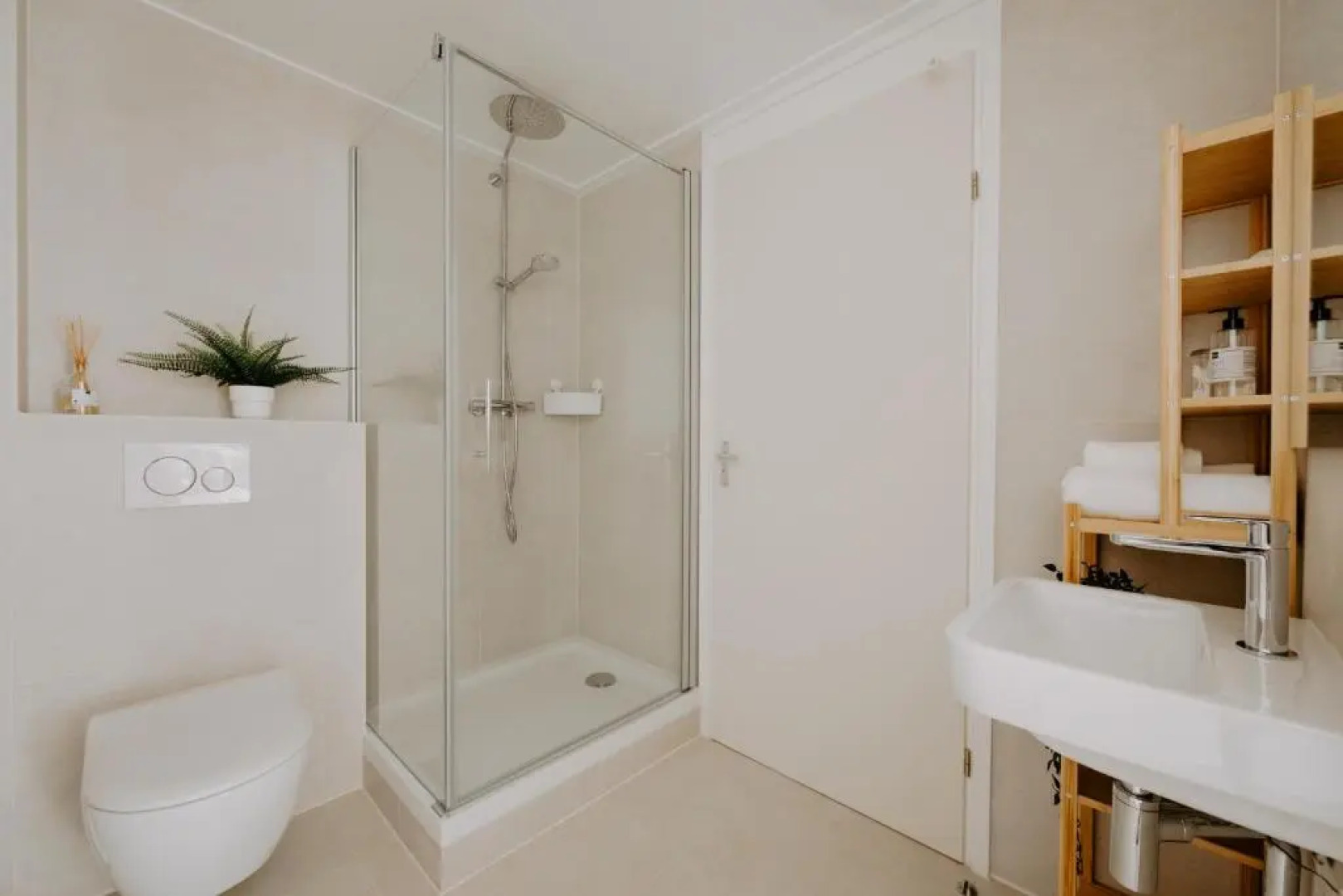 Stijlvol appartement op strand Makkum