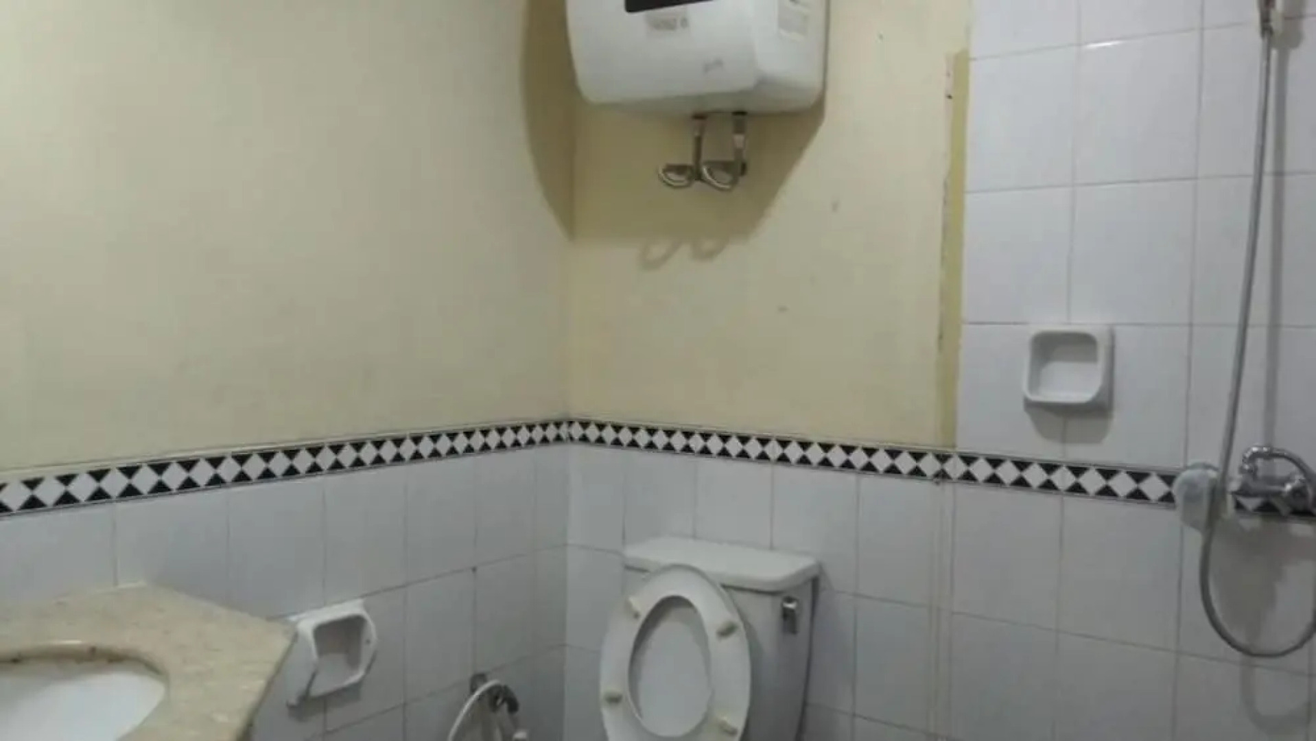 Kondominium Lippo Carita Selatan