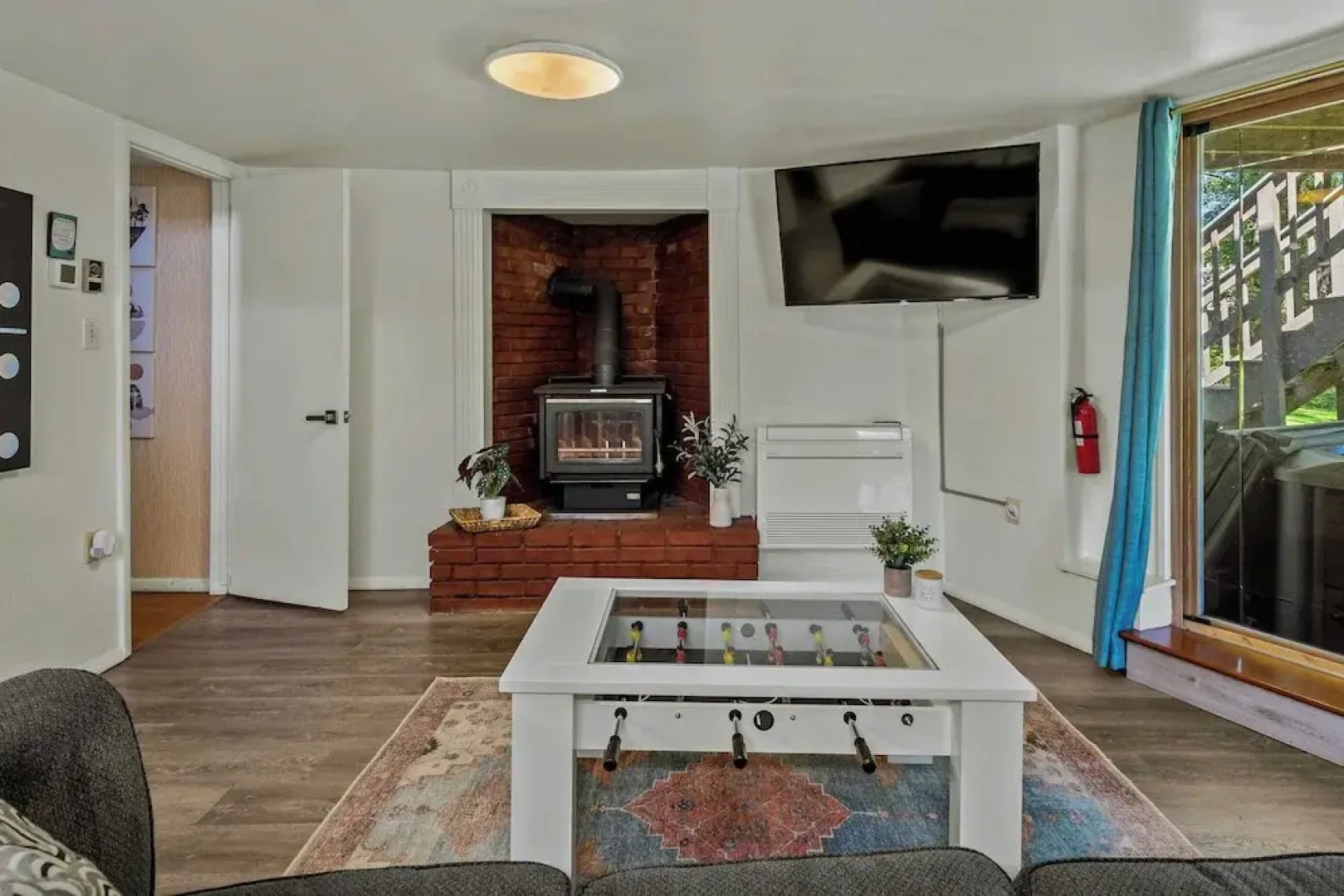 Lake It Right by Avantstay Lakefront w/ Dock, Hot Tub, Fire Pit & Game Room