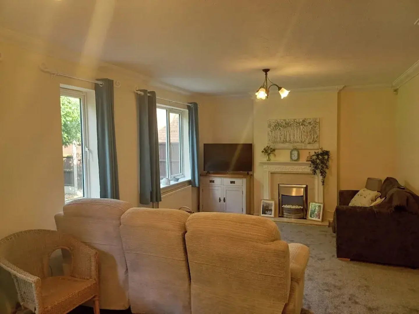 3 Bed House - Sleeps 5 - Pets - Parking