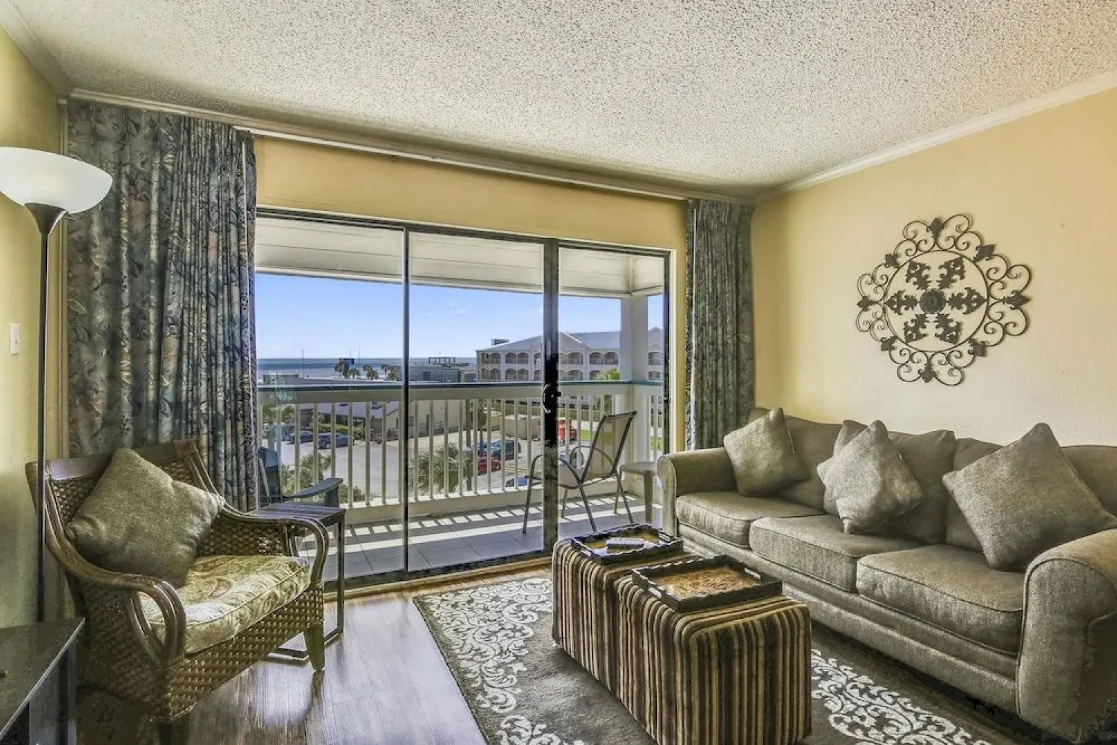 Casa del Vistas 1 Br condo by RedAwning