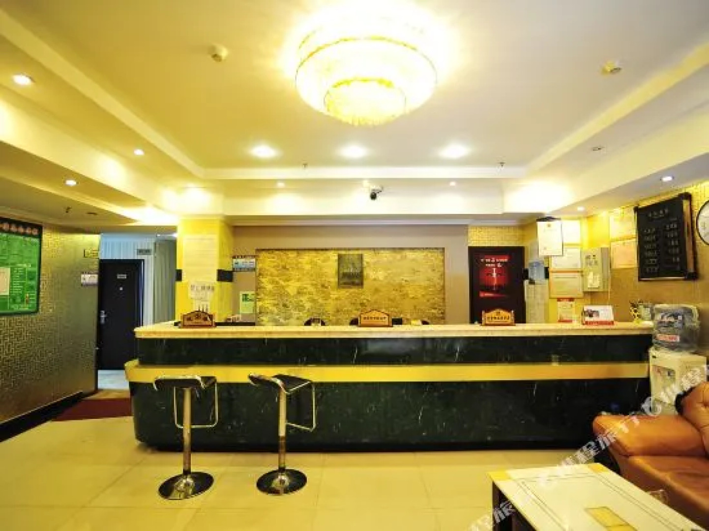 Pai Hotel (Guiyang Dashandong Yunfeng Road Subway Station)