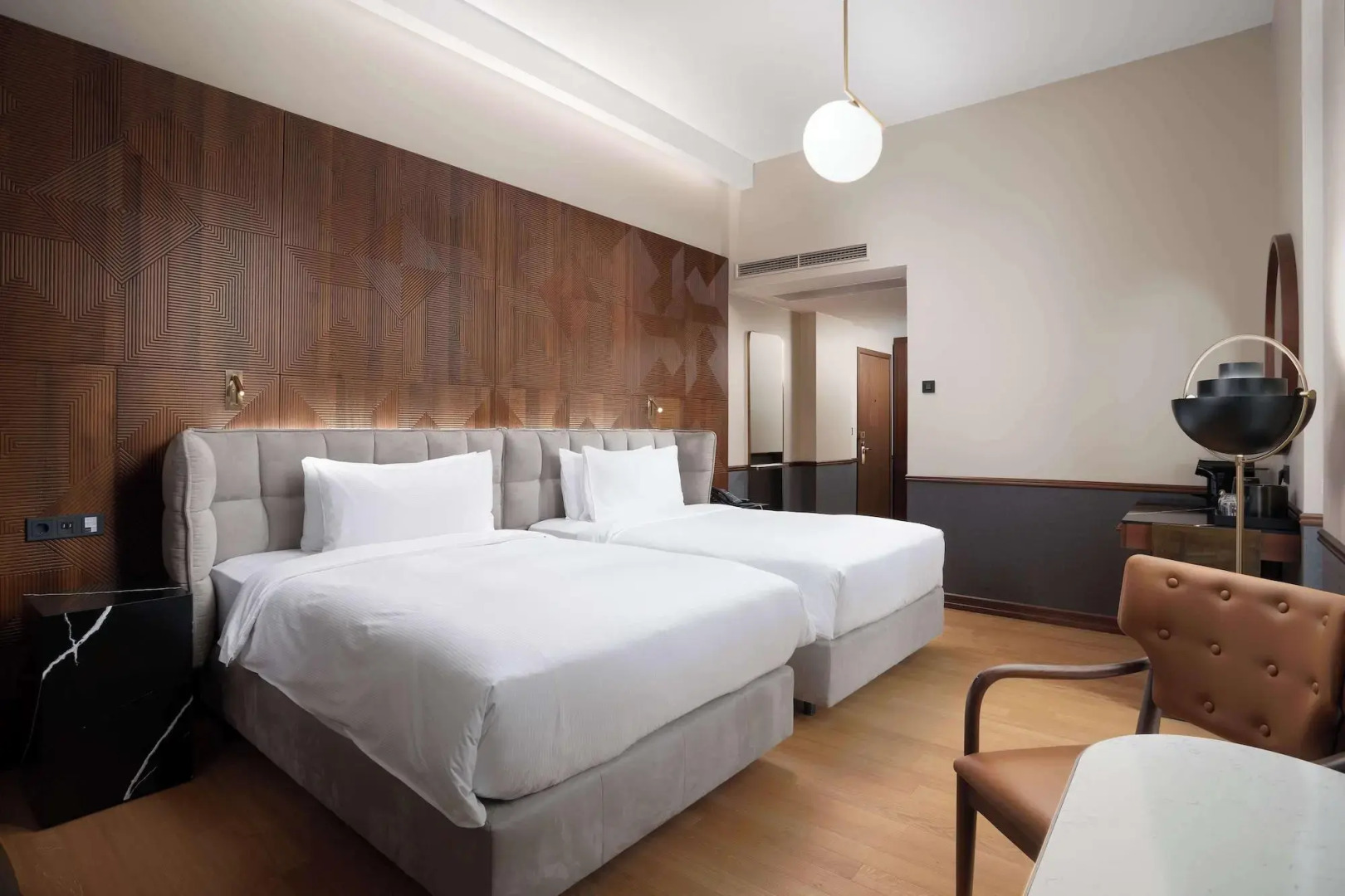 Отель Iceland Parliament, Curio Collection By Hilton