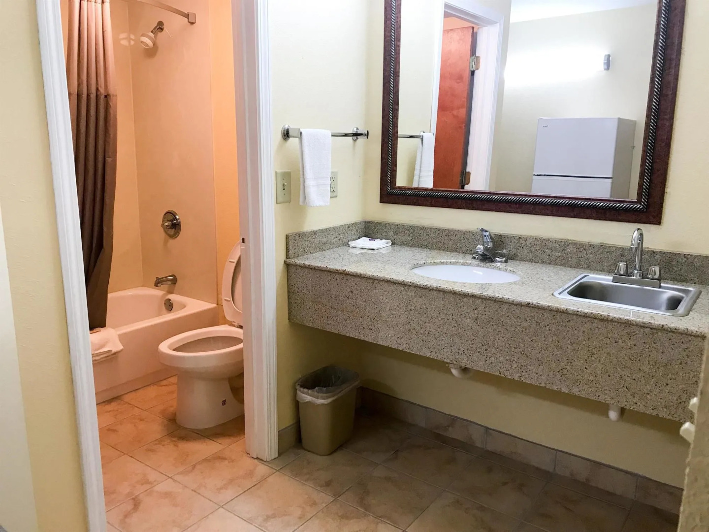 Rodeway Inn & Suites