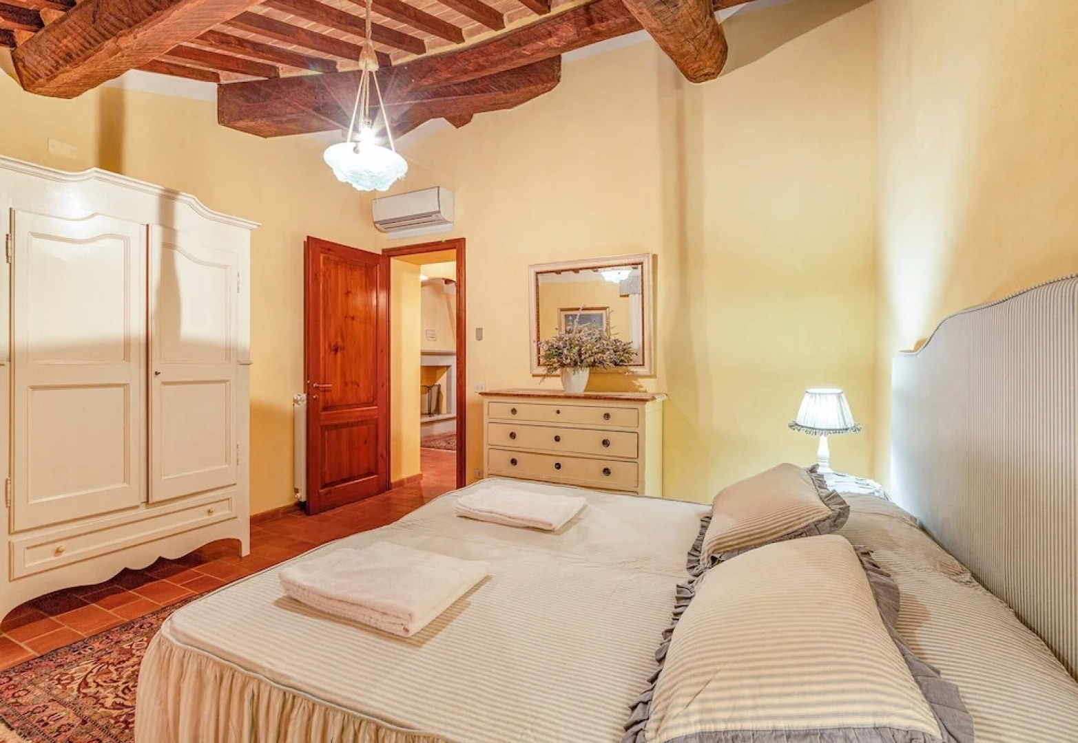 Dante With Whirlpool Sauna and Pool