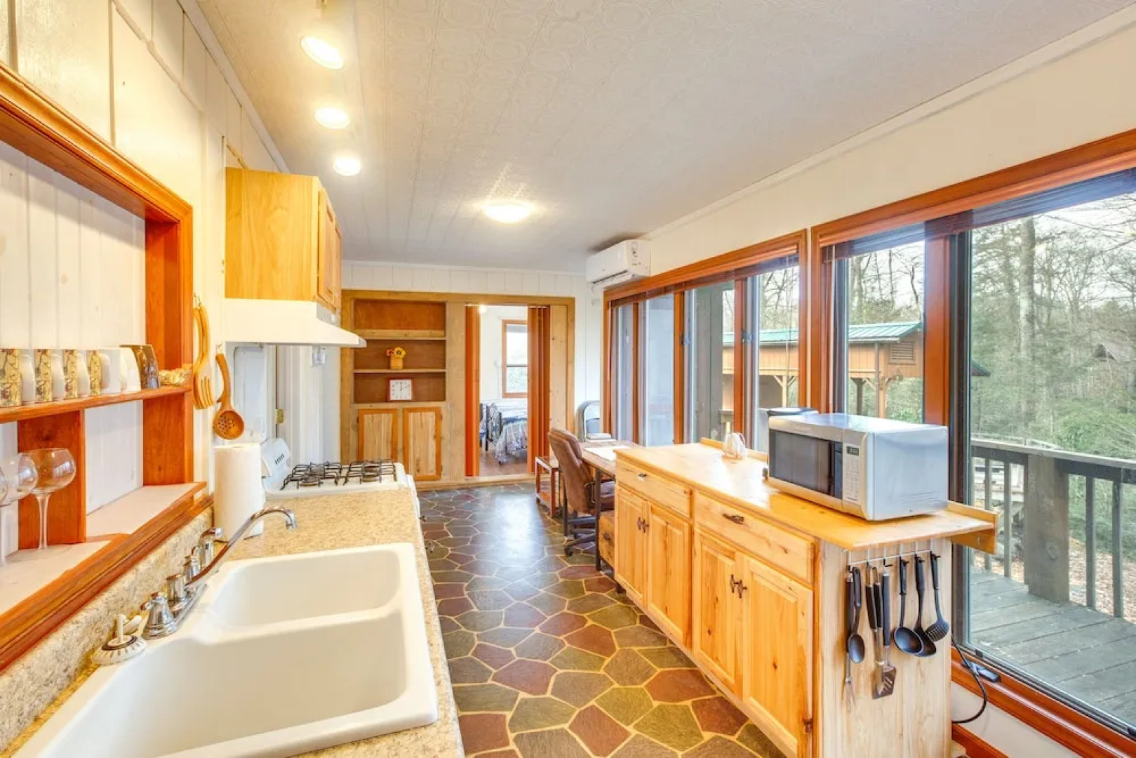 Dog-friendly Newland Cabin w/ Deck + Lake Access!