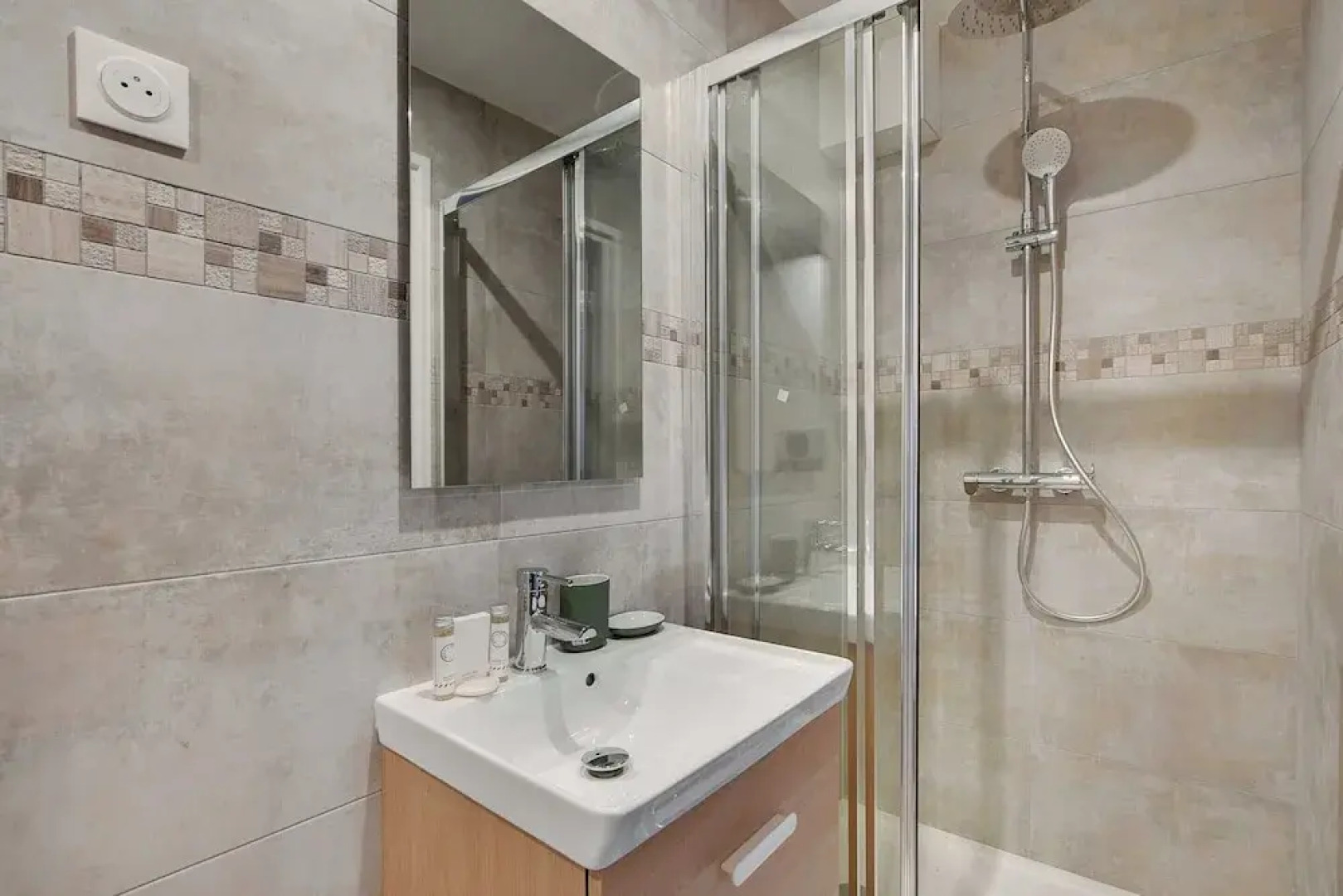 Charming Studio 2P- Next Paris