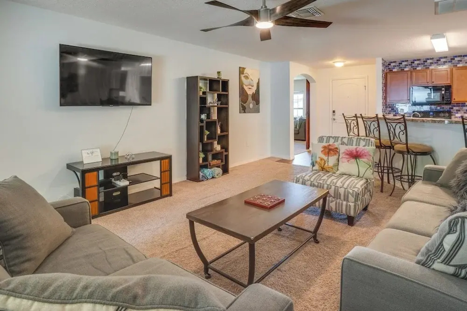 Tavares Retreat w/ Covered Patio & Private Yard