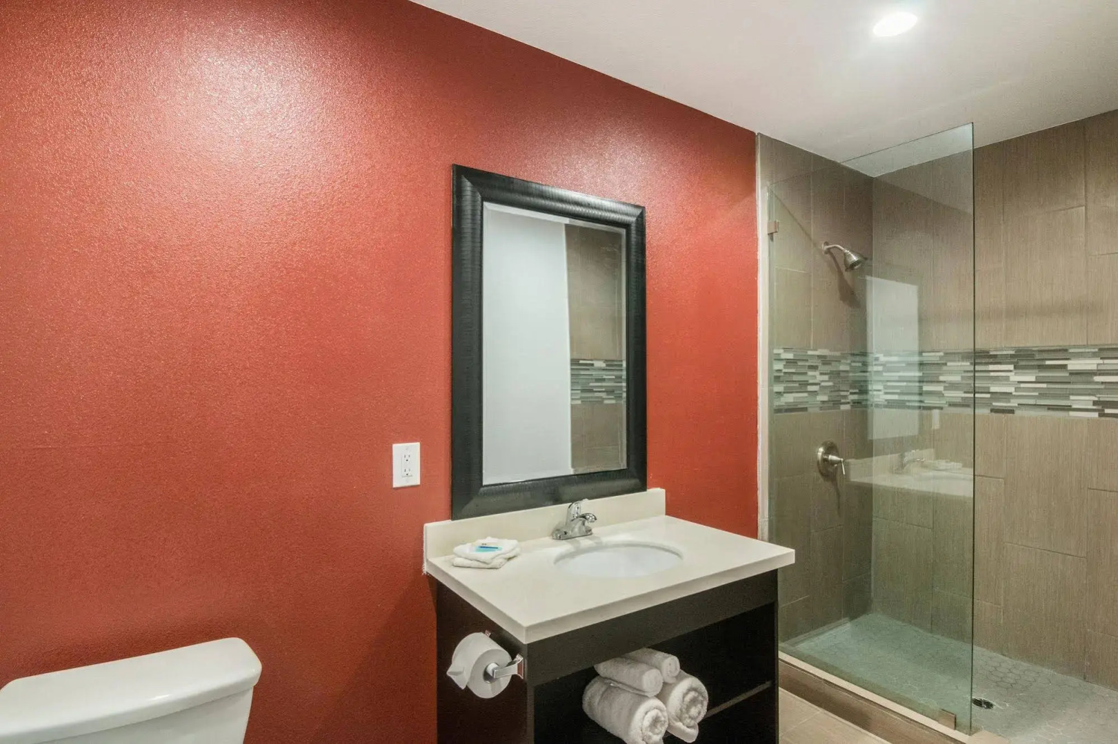 Rodeway Inn & Suites