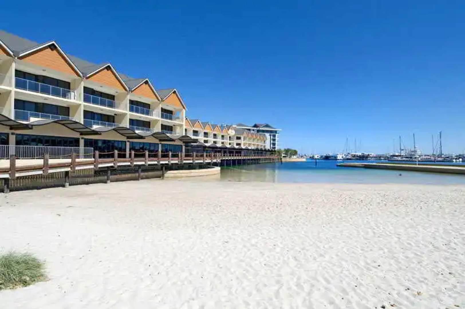 Quality Suites Crest Mandurah