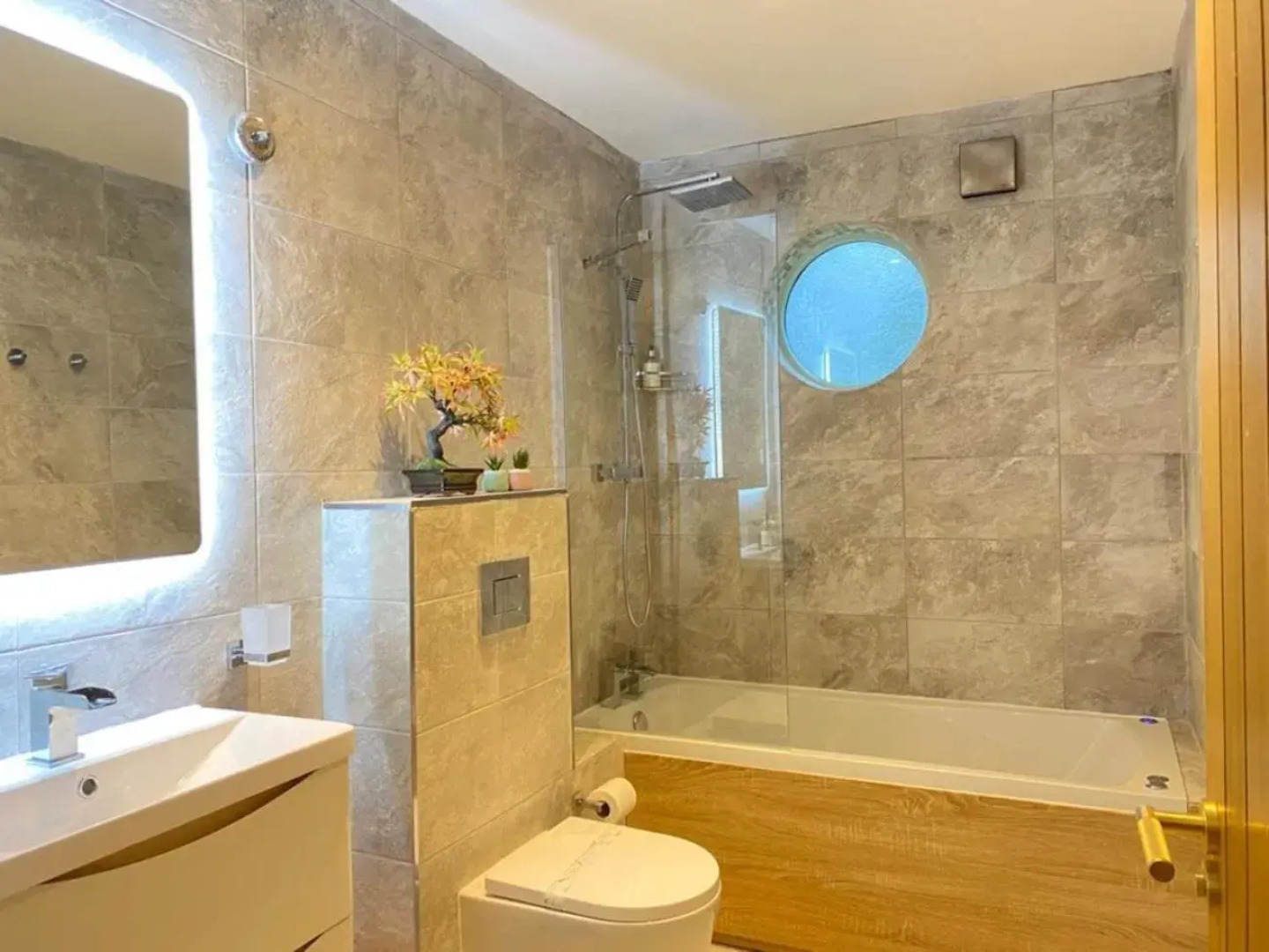 Lake District cottage in 1 acre gardens off M6