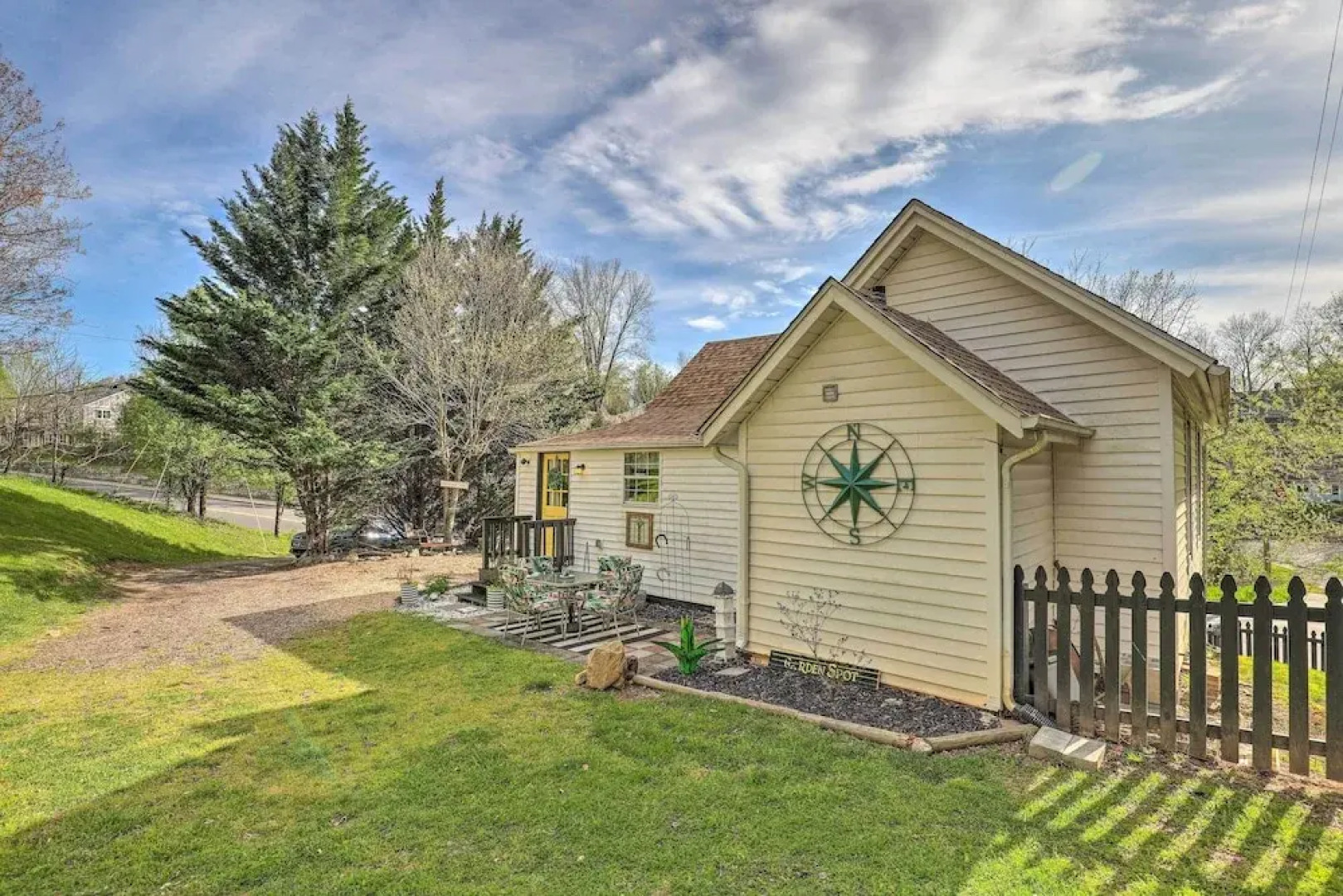 Stylish Woodfin Home w/ Backyard & Fire Pit