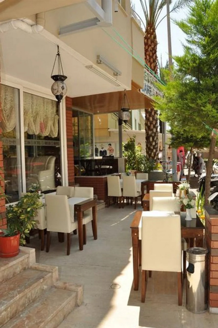 Miss Cleopatra Hotel